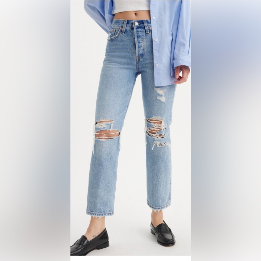 Levi Women's Light Blue Distressed Jeans NWT size 26
